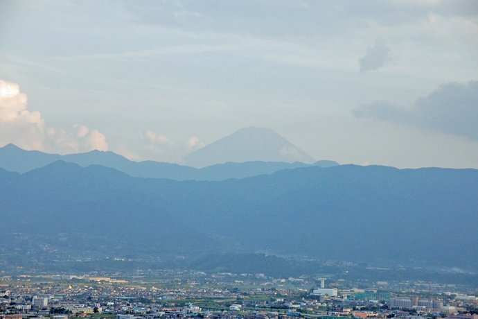 雲間から見えた富士山